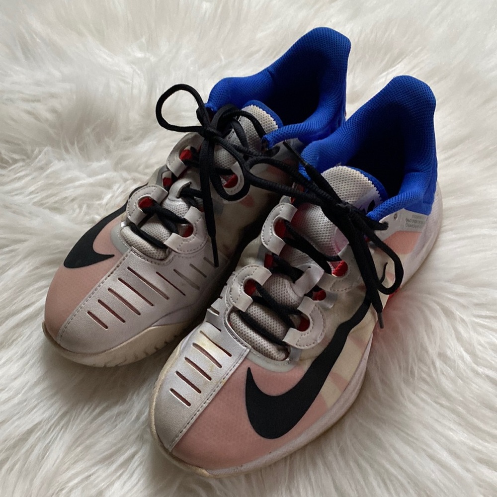 Nike Air Zoom tennis shoes, 9.5